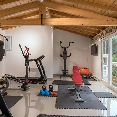 Palapart Gikas 公寓 *