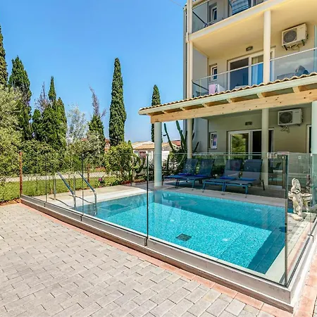 Palapart Gikas * 古维亚