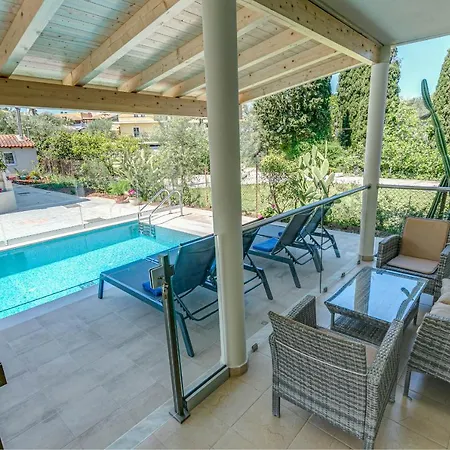 公寓 Palapart Gikas 古维亚